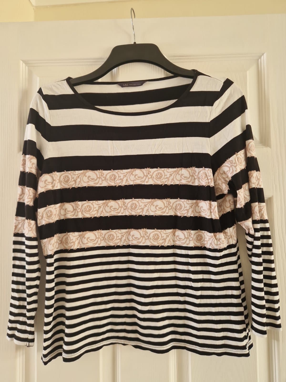 M&S Black White 3/4 Sleeve top