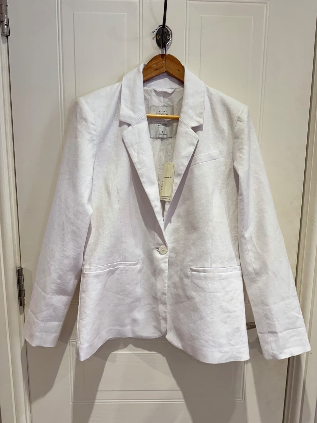 Abercrombie & Fitch Linen Blazer. RRP£110